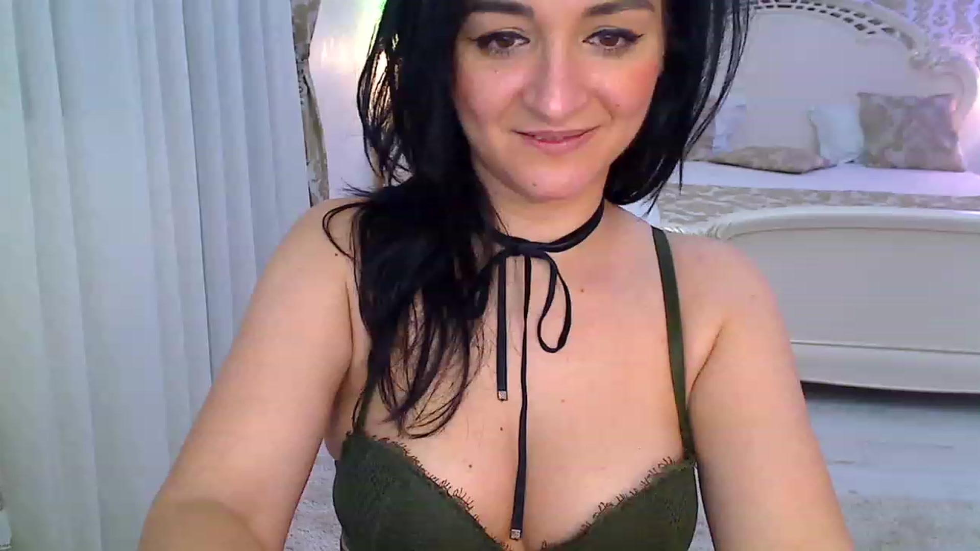 Gallery image thumbnail from AmeliaNaked's myfreecams stream on, 11/18/2022, 07:10 image 5 of 20