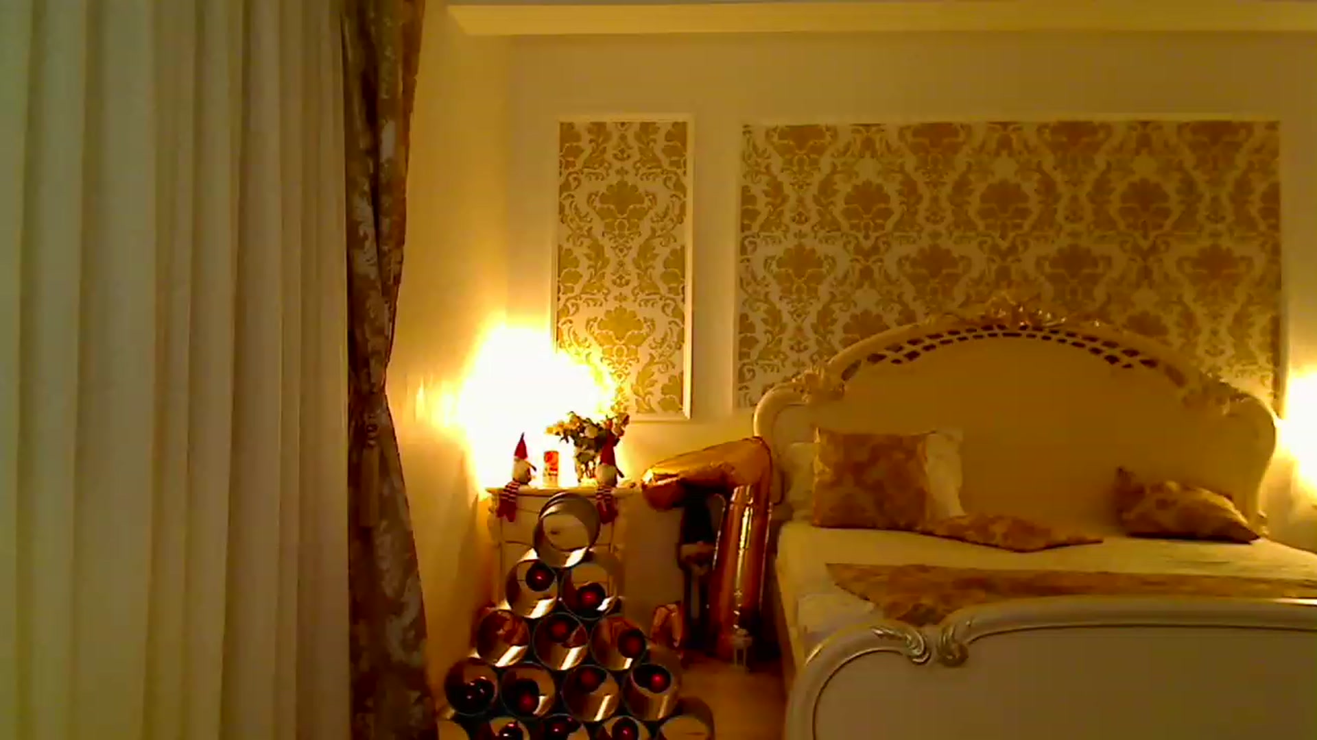 Gallery image thumbnail from AmeliaNaked's myfreecams stream on, 12/18/2022, 08:32 image 10 of 20