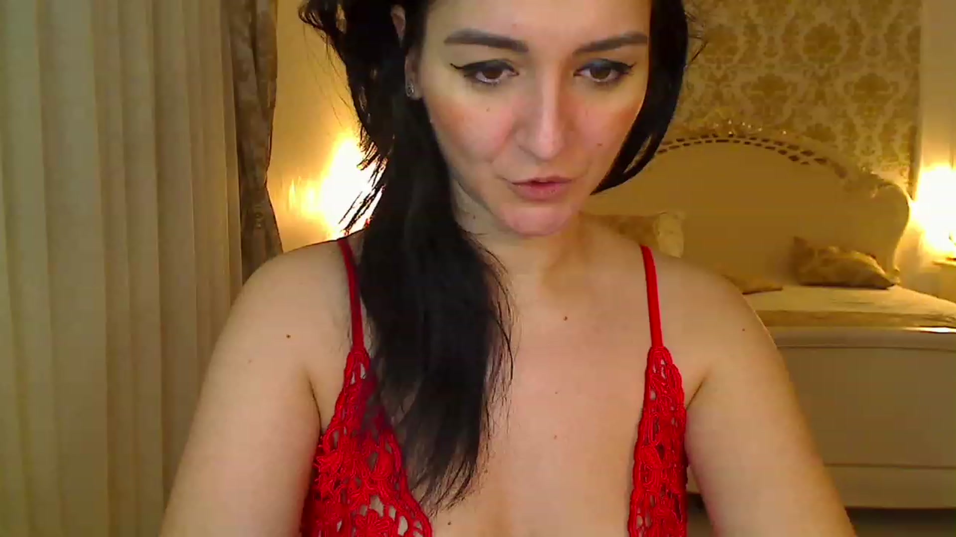 Gallery image thumbnail from AmeliaNaked's myfreecams stream on, 12/18/2022, 08:32 image 13 of 20