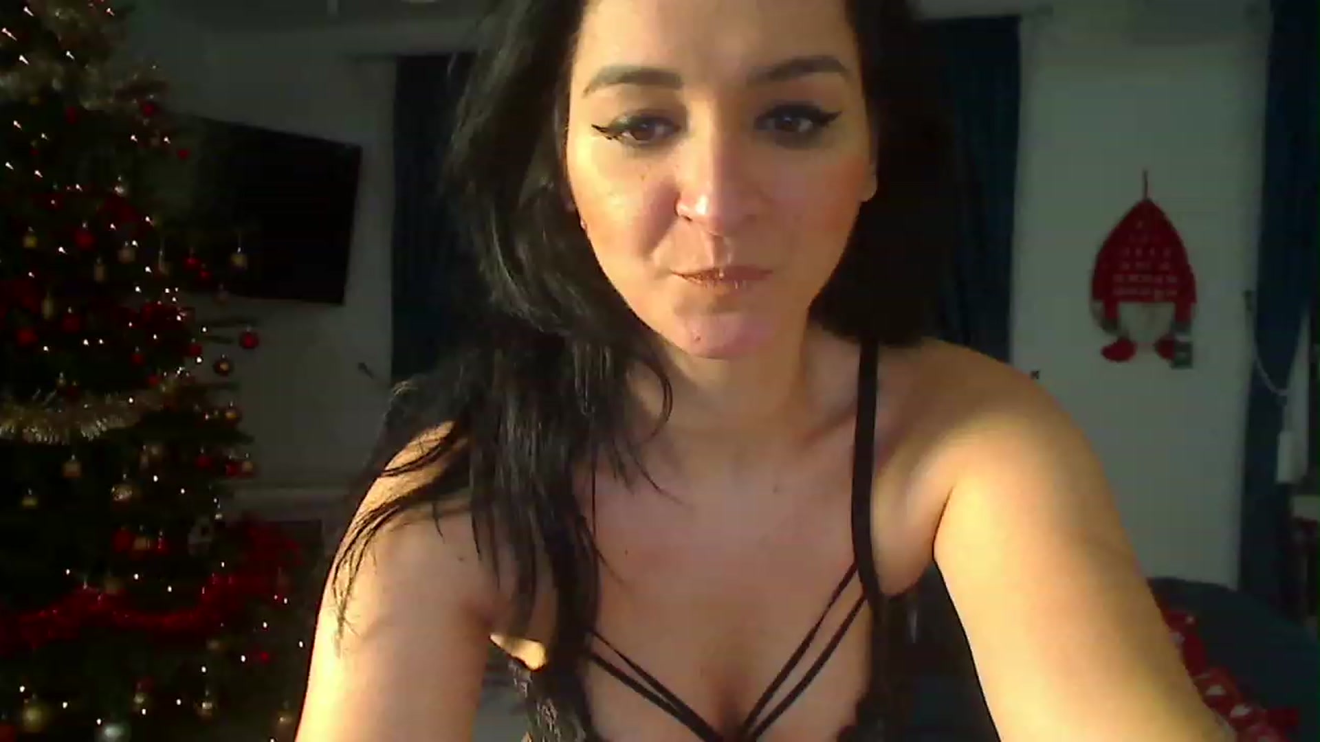 Gallery image thumbnail from AmeliaNaked's myfreecams stream on, 12/23/2022, 07:46 image 19 of 20