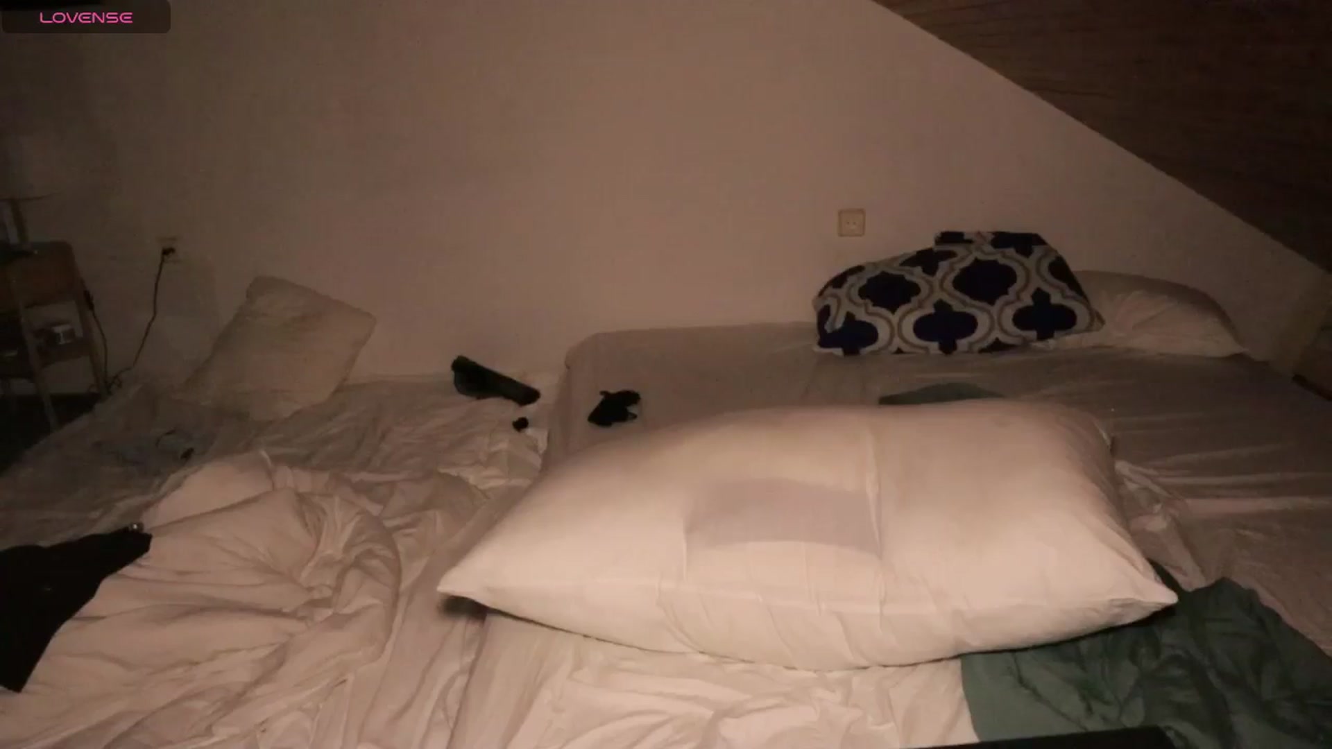 Gallery image thumbnail from AmeliaRussso's myfreecams stream on, 08/26/2025, 20:36 image 16 of 20