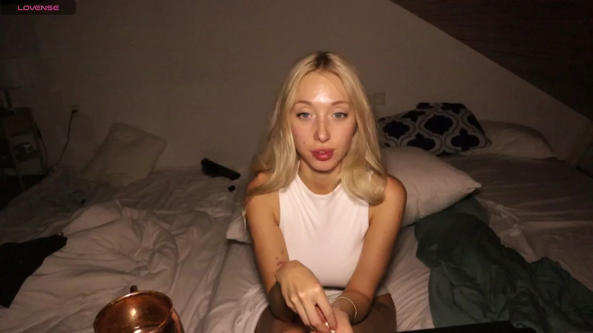 Gallery image thumbnail from AmeliaRussso's myfreecams stream on, 08/26/2025, 20:36 image 2 of 20