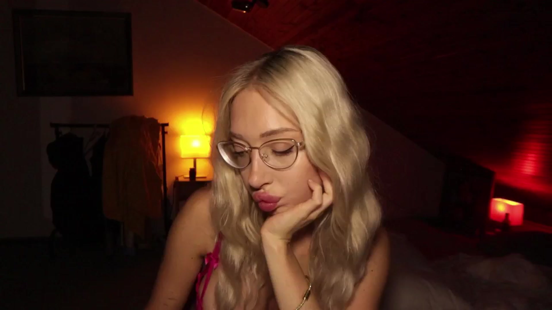 Gallery image thumbnail from AmeliaRussso's myfreecams stream on, 09/13/2025, 06:23 image 18 of 20