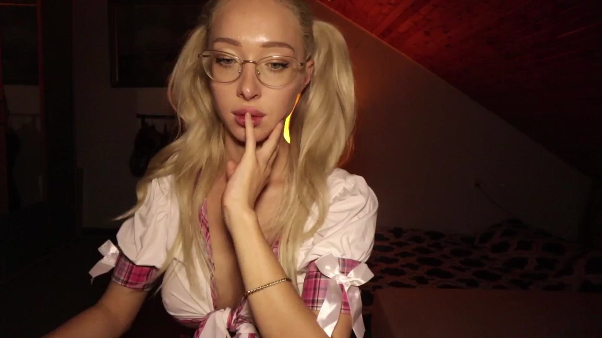 Gallery image thumbnail from AmeliaRussso's myfreecams stream on, 10/09/2025, 20:06 image 6 of 20
