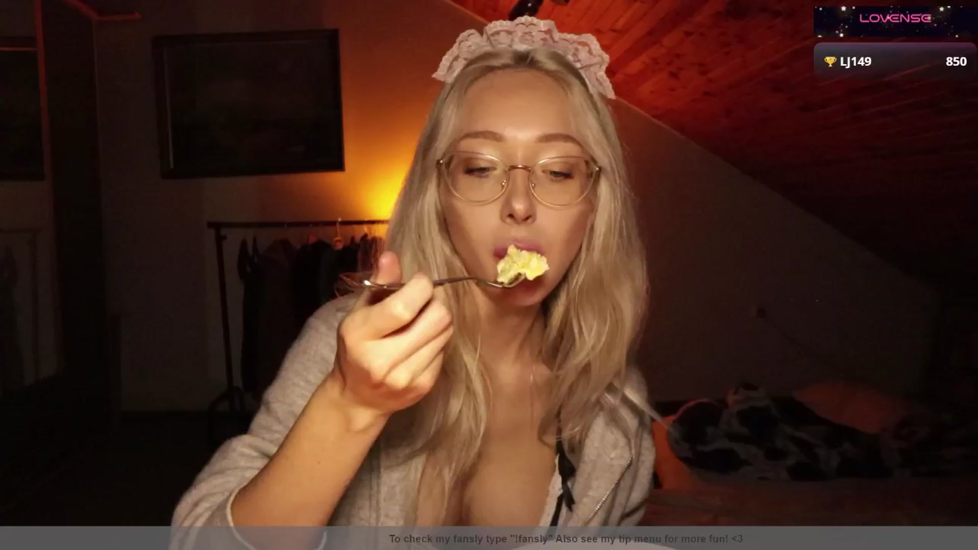 Gallery image thumbnail from AmeliaRussso's myfreecams stream on, 10/11/2025, 09:31 image 5 of 20