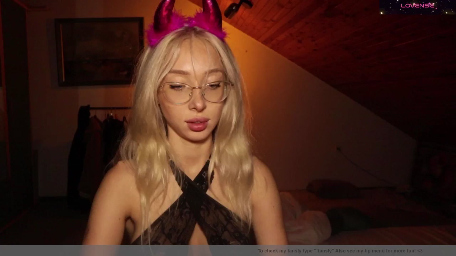 Gallery image thumbnail from AmeliaRussso's myfreecams stream on, 10/16/2025, 18:03 image 18 of 20