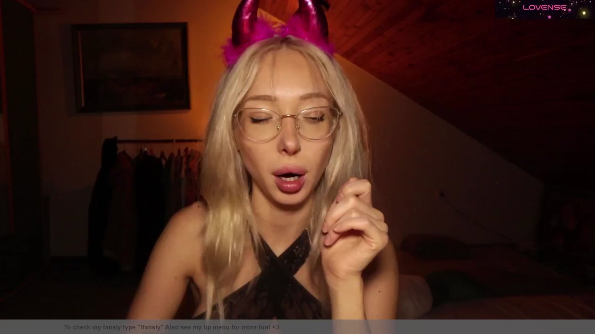 Gallery image thumbnail from AmeliaRussso's myfreecams stream on, 10/16/2025, 18:03 image 7 of 20