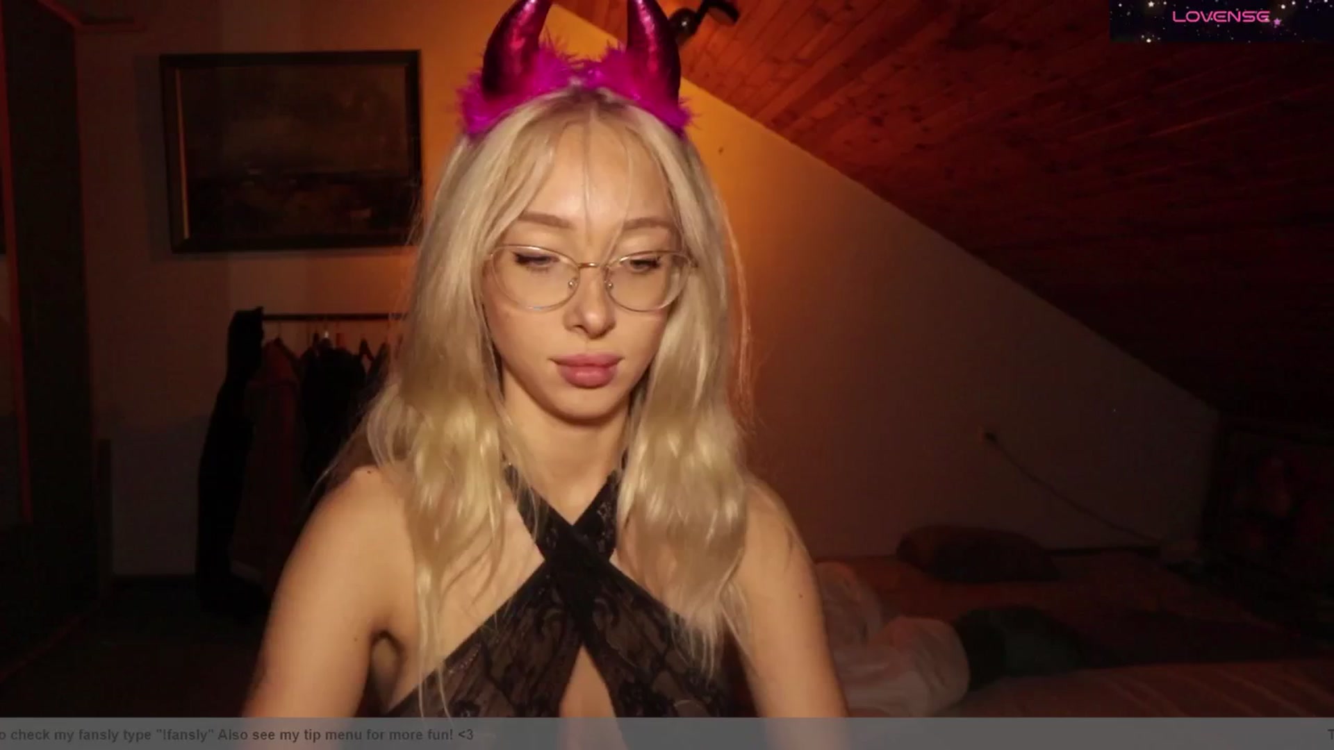 Gallery image thumbnail from AmeliaRussso's myfreecams stream on, 10/16/2025, 18:03 image 13 of 20
