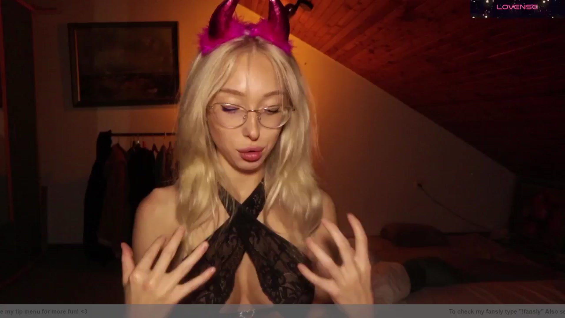 Gallery image thumbnail from AmeliaRussso's myfreecams stream on, 10/16/2025, 18:03 image 6 of 20
