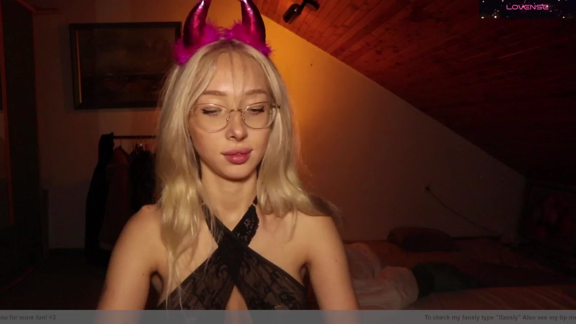 Gallery image thumbnail from AmeliaRussso's myfreecams stream on, 10/16/2025, 18:03 image 9 of 20