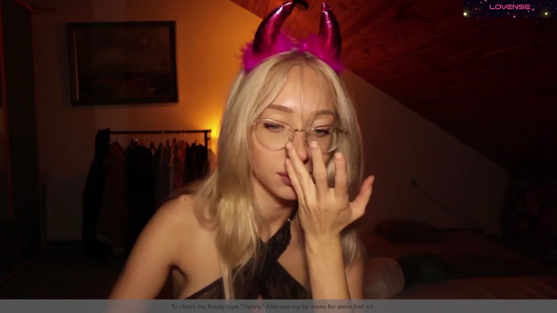 Gallery image thumbnail from AmeliaRussso's myfreecams stream on, 10/16/2025, 18:03 image 14 of 20