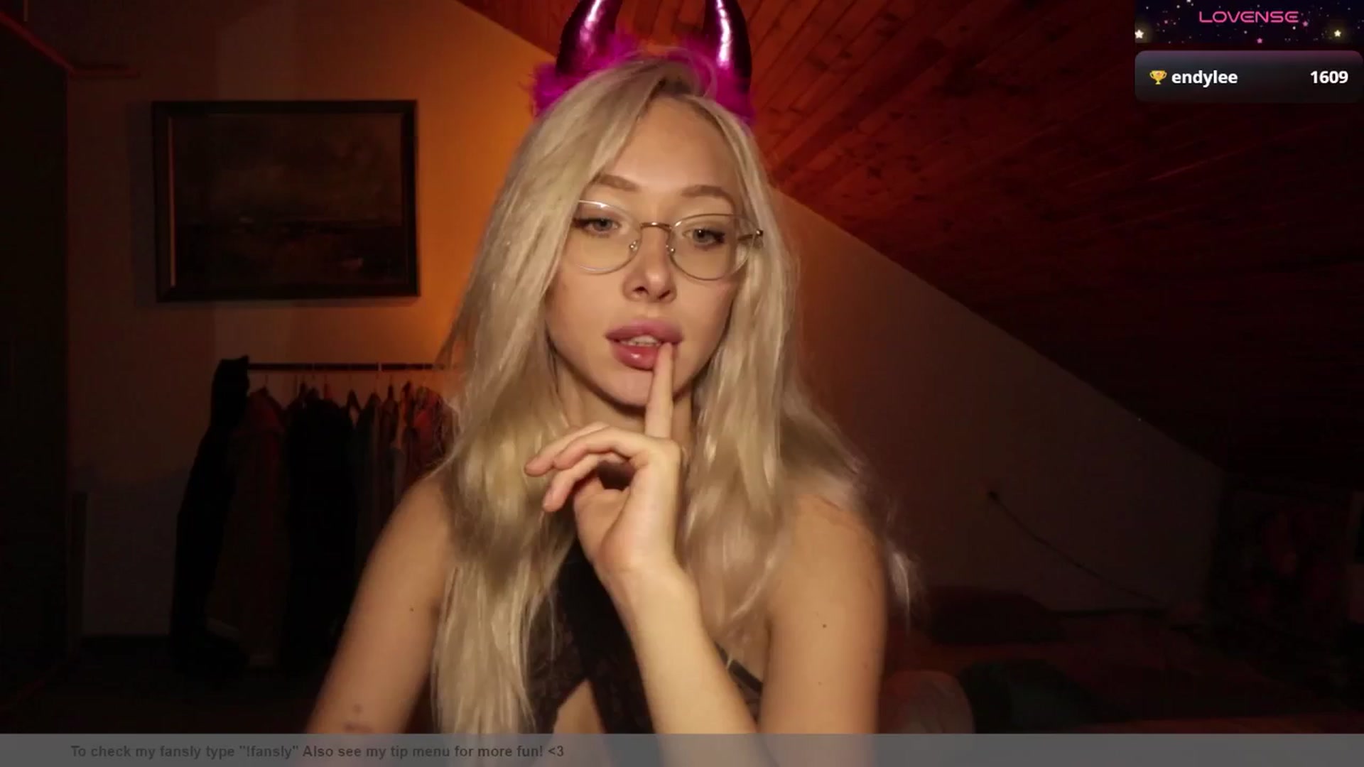 Gallery image thumbnail from AmeliaRussso's myfreecams stream on, 10/16/2025, 19:54 image 6 of 20