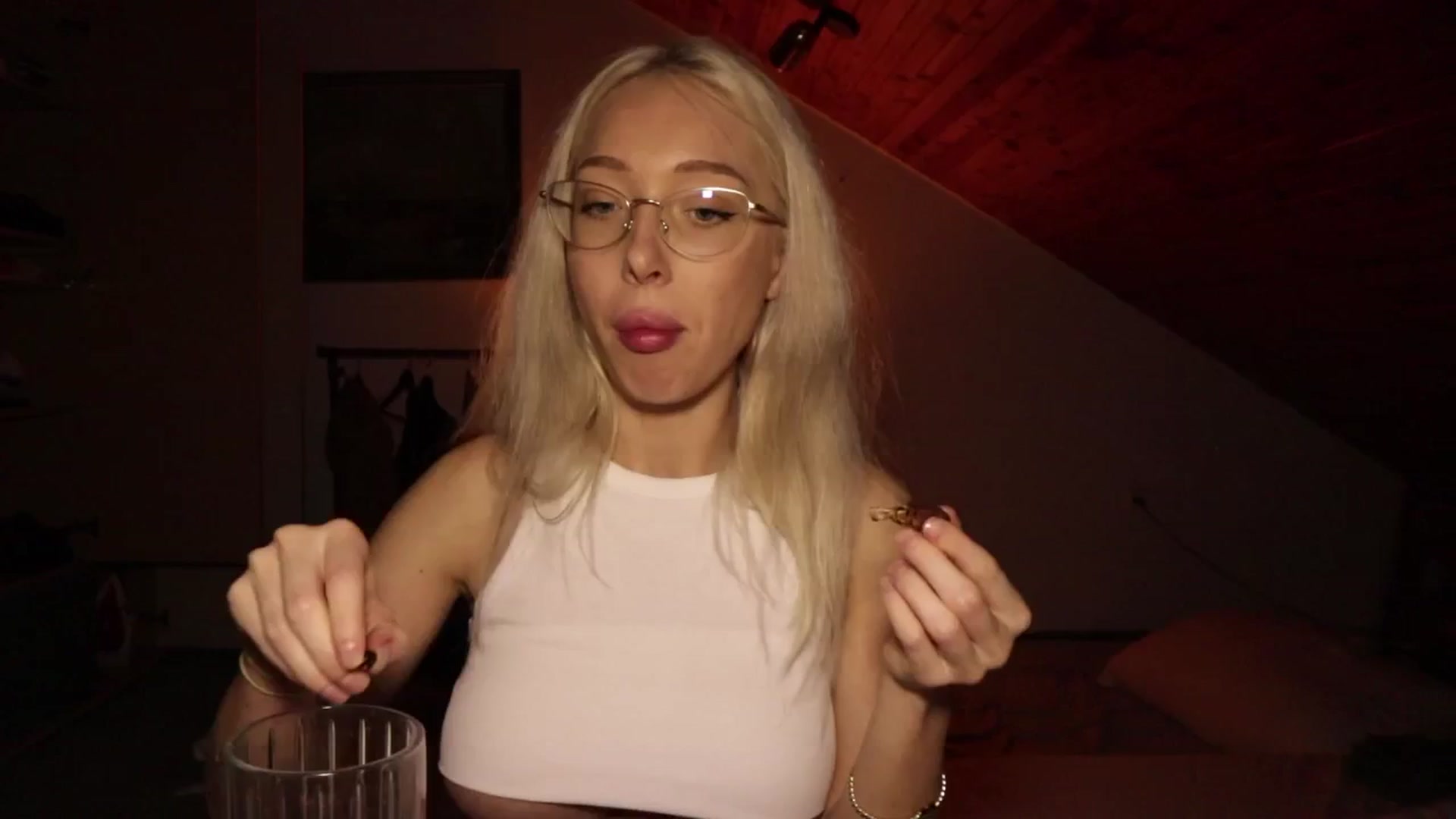 Gallery image thumbnail from AmeliaRussso's myfreecams stream on, 10/22/2025, 18:21 image 6 of 20