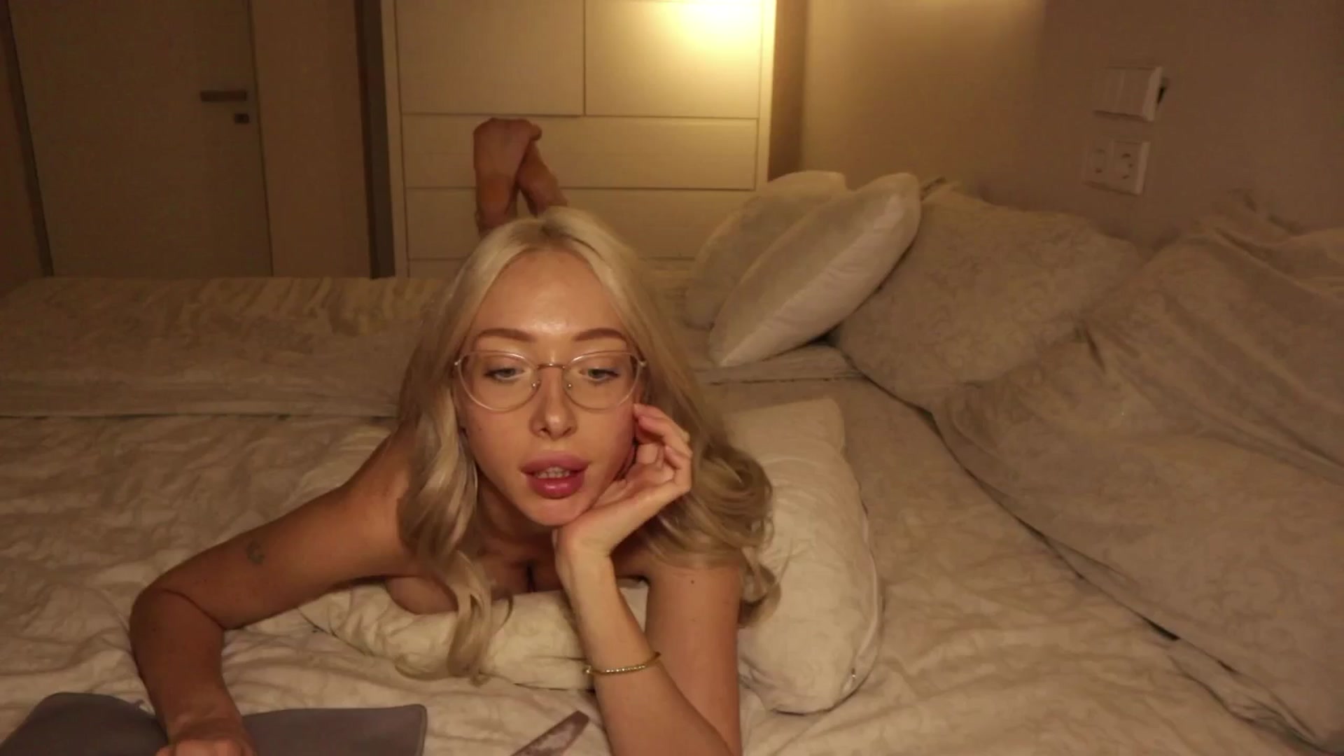 Gallery image thumbnail from AmeliaRussso's myfreecams stream on, 11/06/2025, 09:21 image 19 of 20