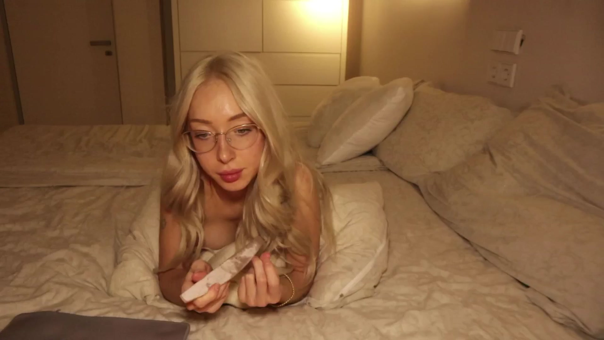 Gallery image thumbnail from AmeliaRussso's myfreecams stream on, 11/06/2025, 09:21 image 14 of 20