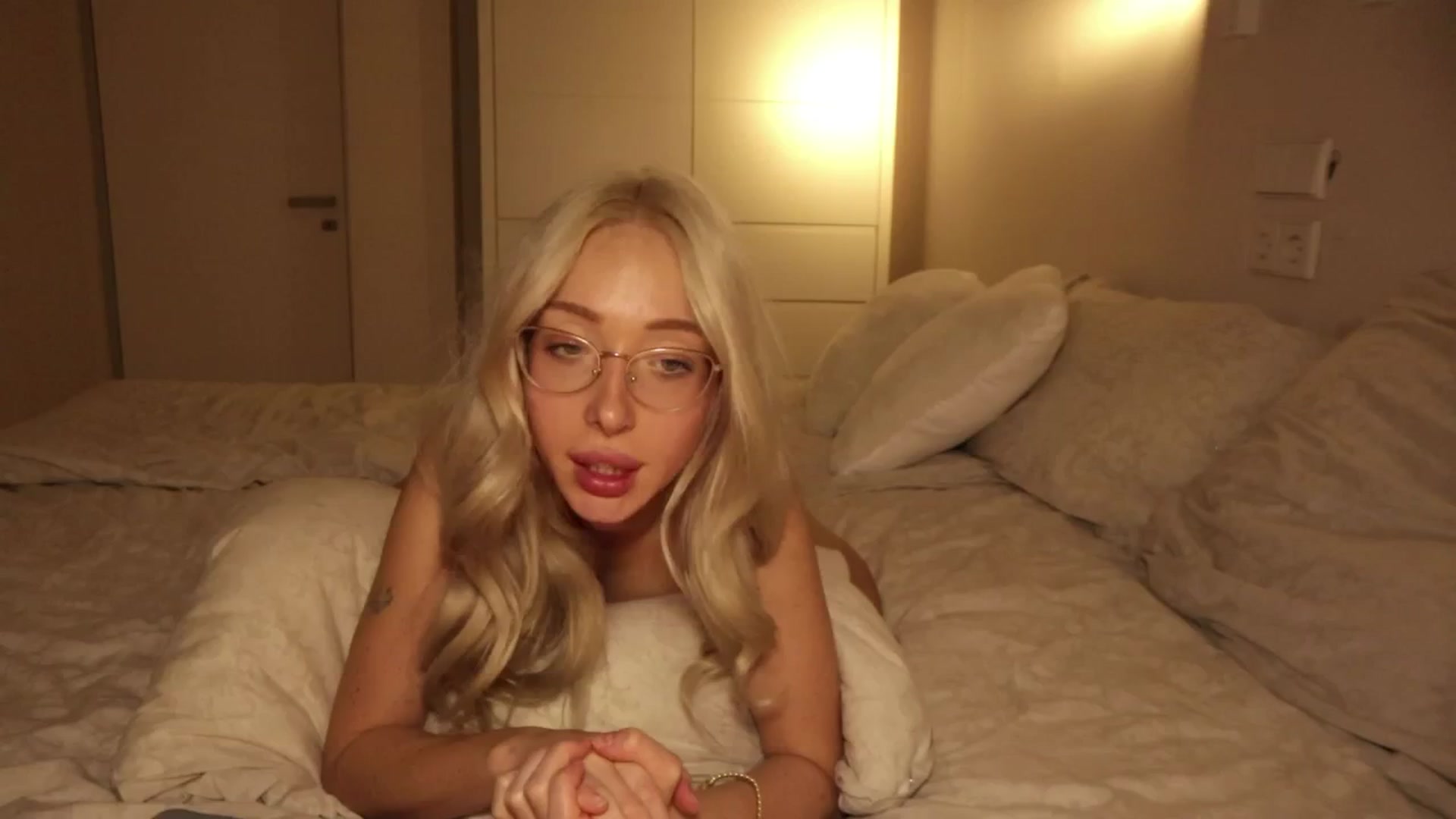Gallery image thumbnail from AmeliaRussso's myfreecams stream on, 11/06/2025, 10:08 image 19 of 20