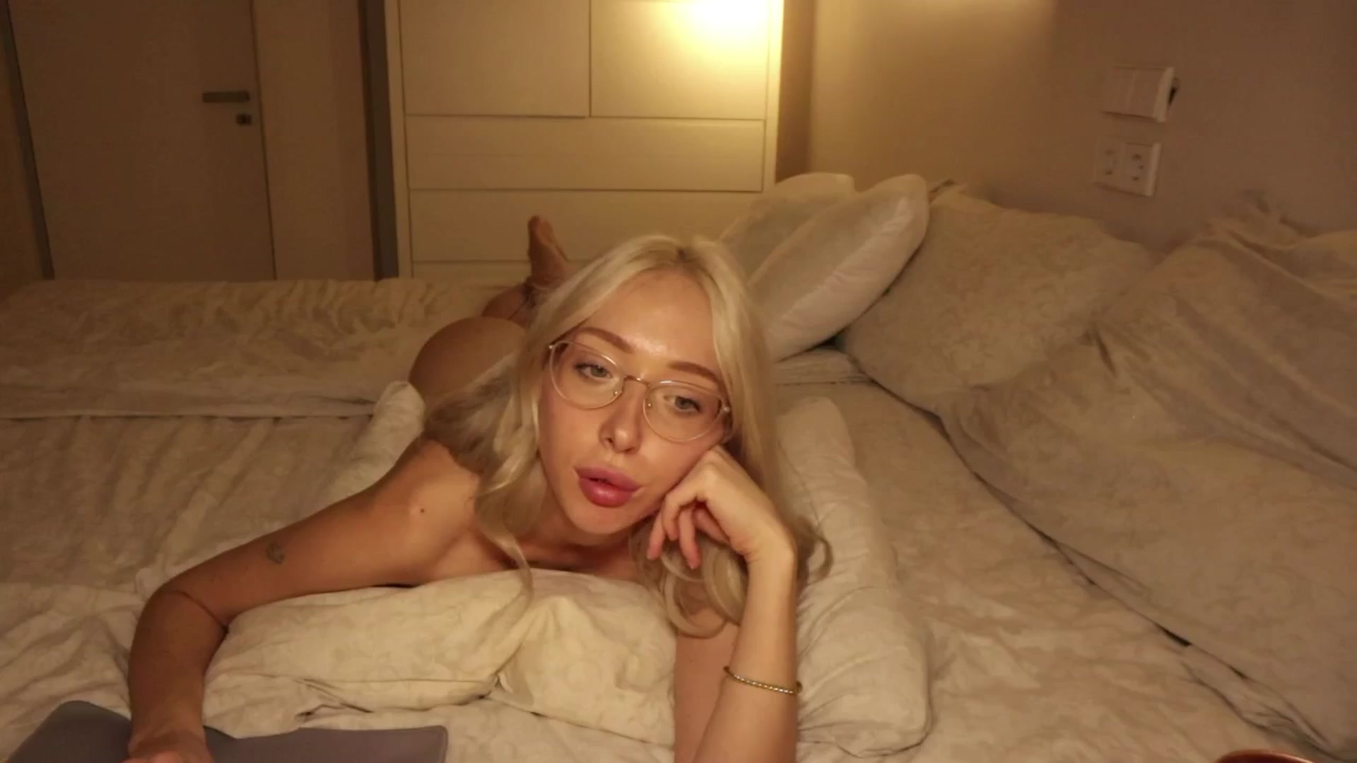 Gallery image thumbnail from AmeliaRussso's myfreecams stream on, 11/06/2025, 10:08 image 6 of 20