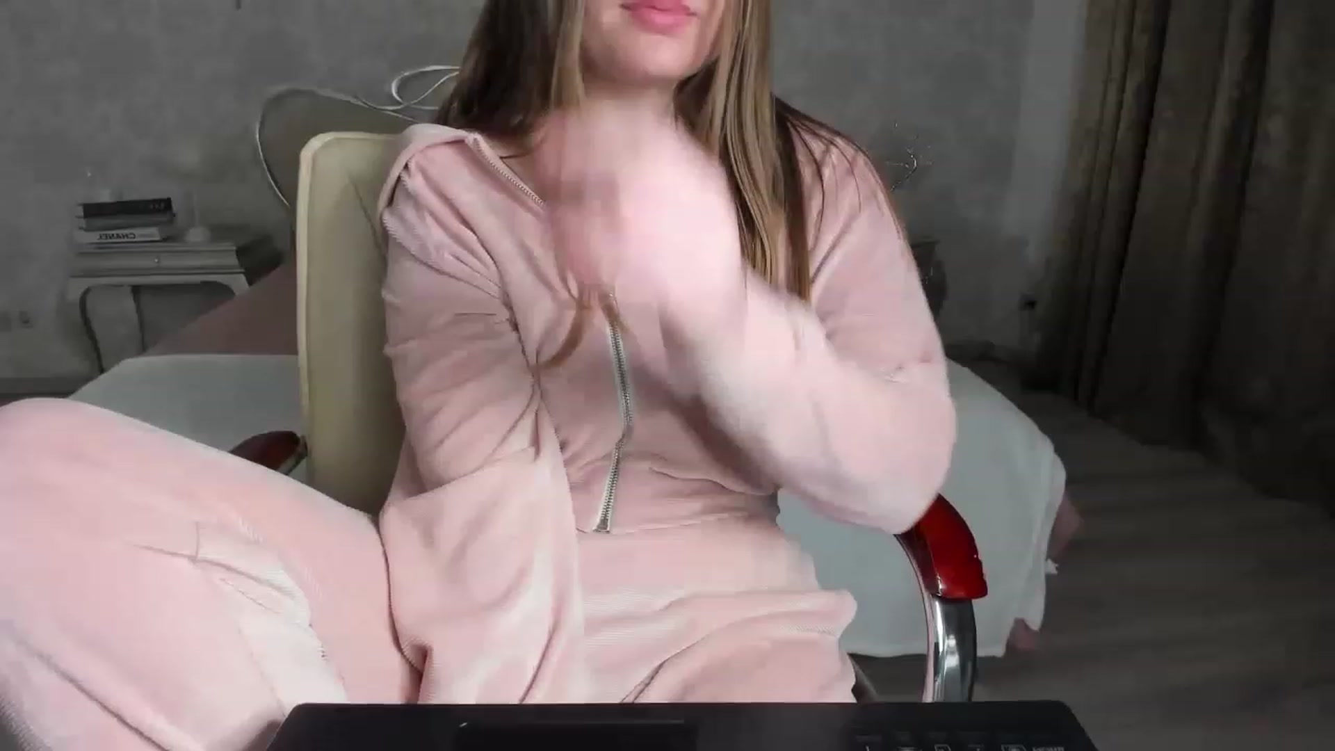 Gallery image thumbnail from AmeliaSue's myfreecams stream on, 01/17/2023, 02:33 image 7 of 20