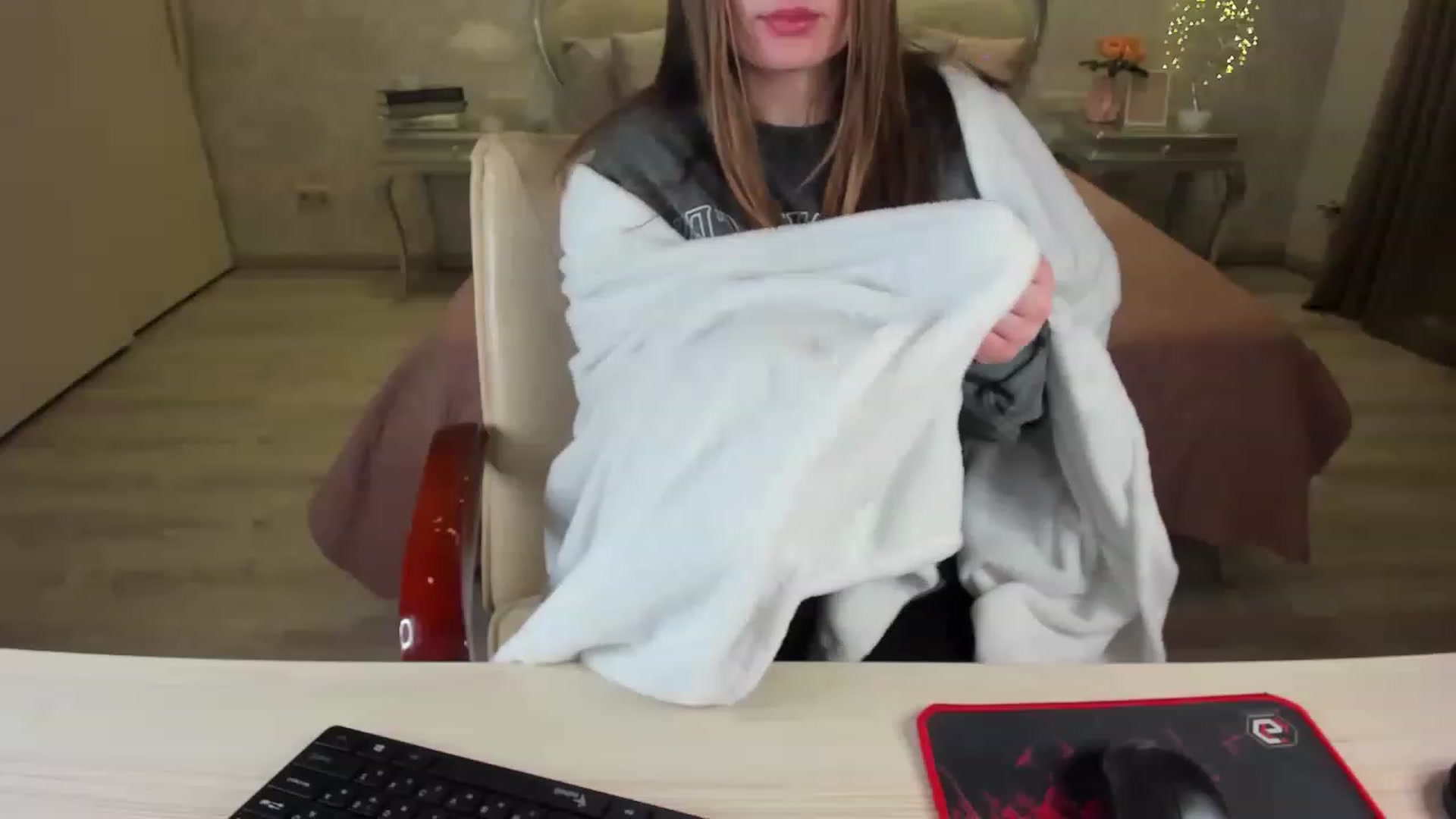 Gallery image thumbnail from AmeliaSue's myfreecams stream on, 01/18/2023, 24:02 image 4 of 20