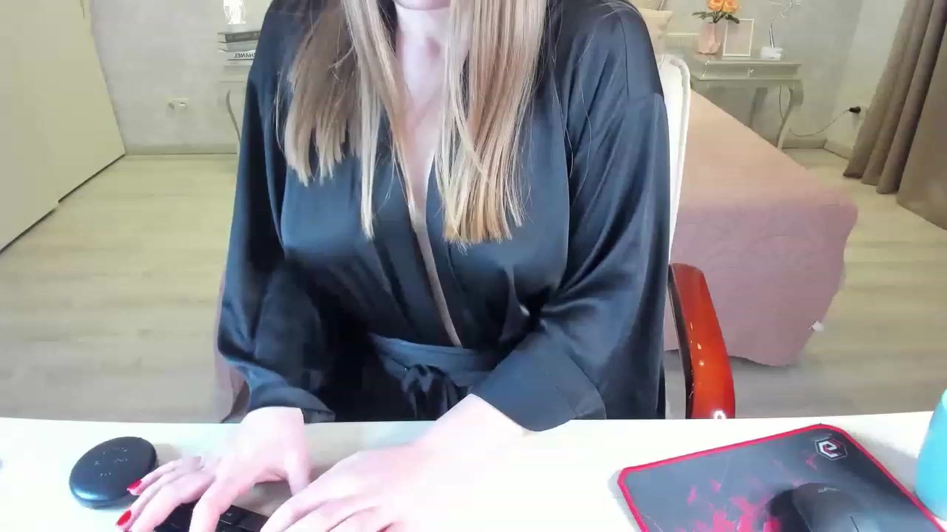 Gallery image thumbnail from AmeliaSue's myfreecams stream on, 01/22/2023, 14:38 image 4 of 20
