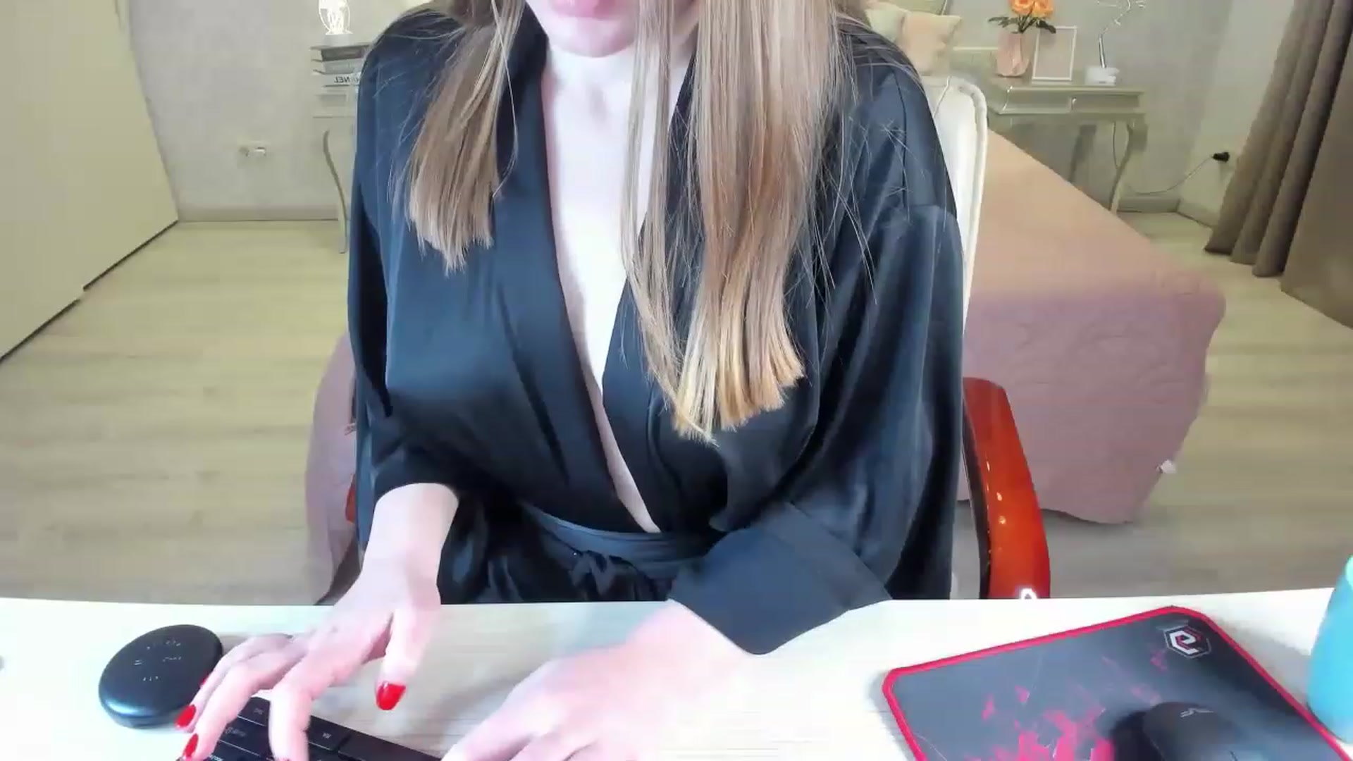 Gallery image thumbnail from AmeliaSue's myfreecams stream on, 01/22/2023, 14:38 image 5 of 20