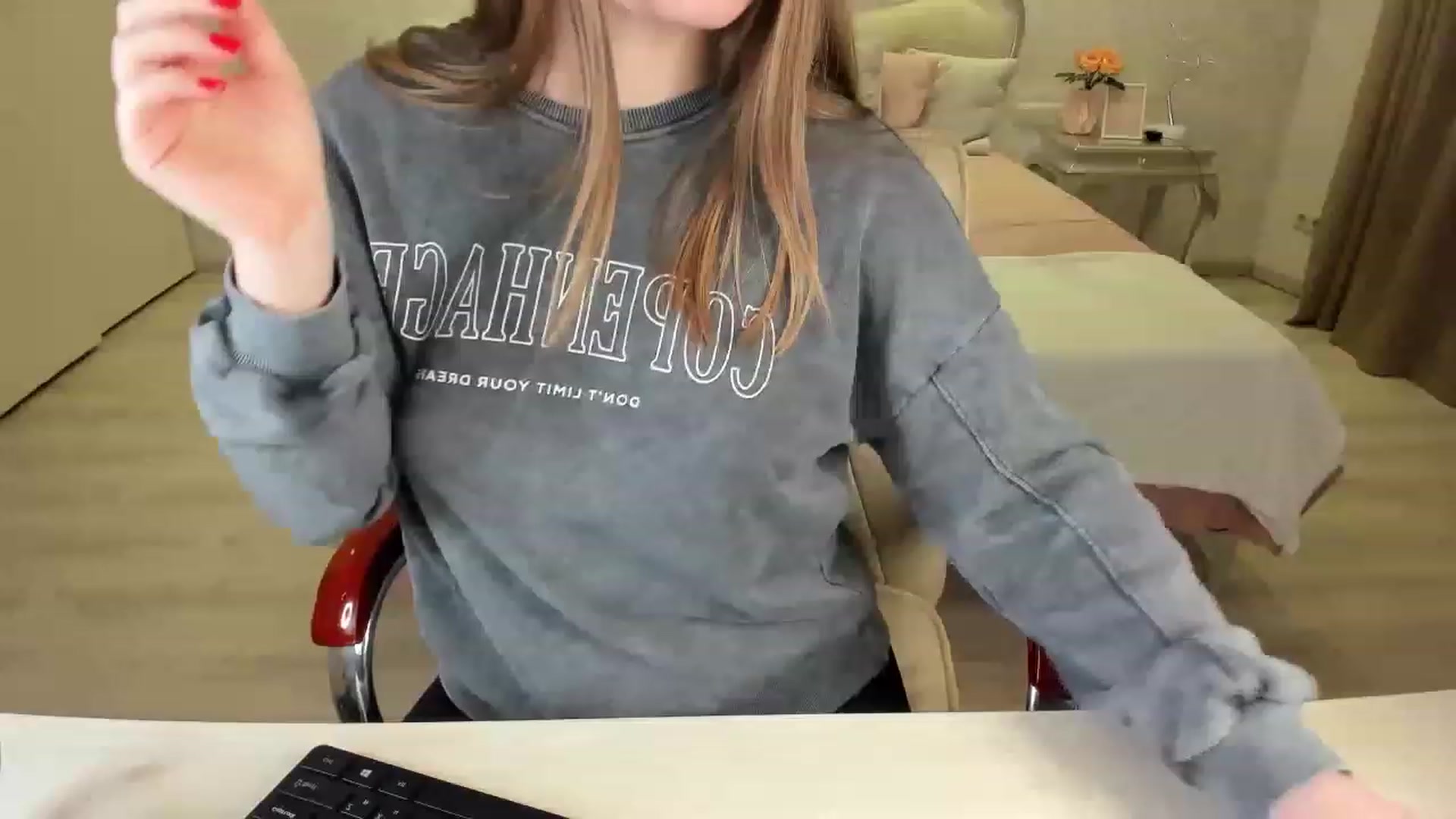 Gallery image thumbnail from AmeliaSue's myfreecams stream on, 01/29/2023, 18:01 image 3 of 20