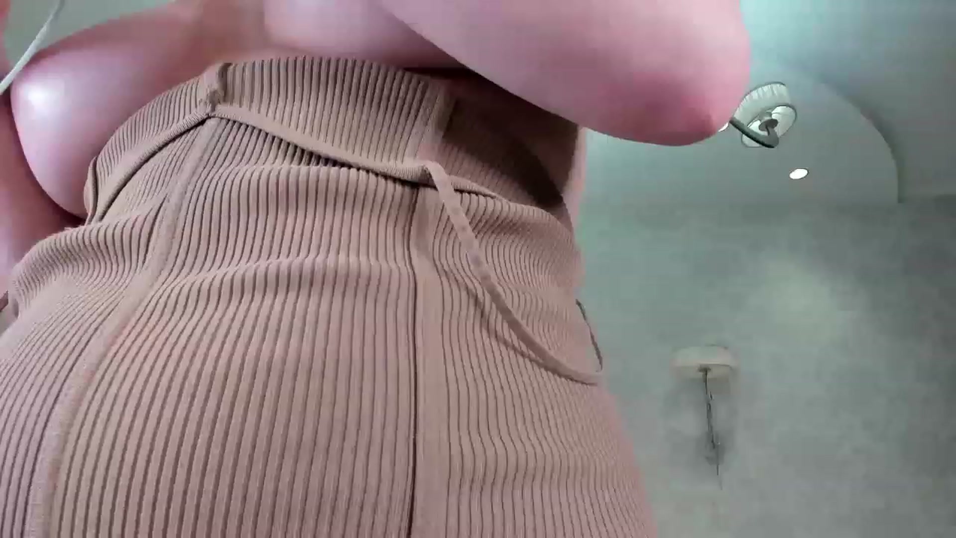 Gallery image thumbnail from AmeliaSue's myfreecams stream on, 03/13/2023, 18:01 image 10 of 20