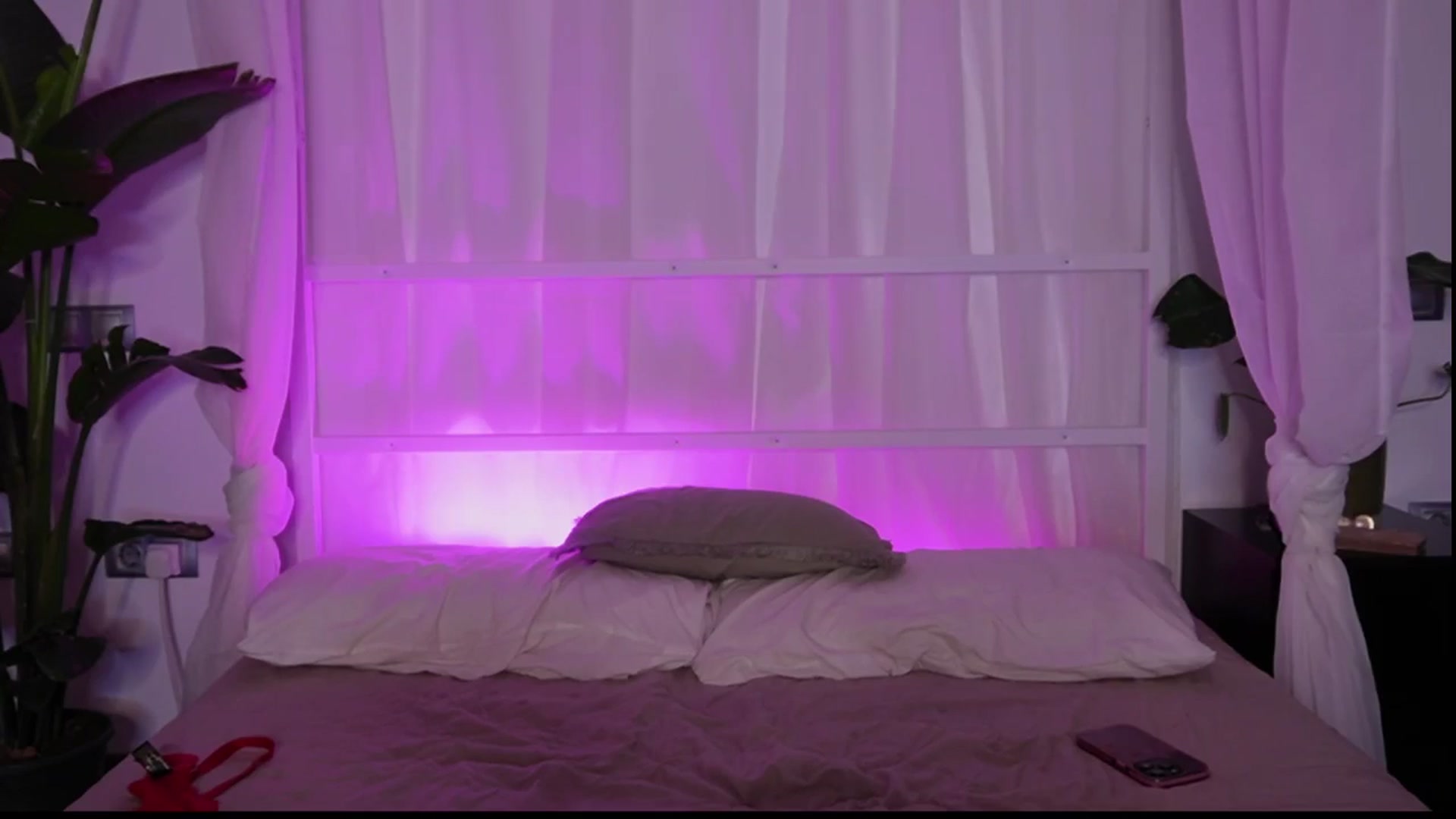 Gallery image thumbnail from AmeliaSums222's myfreecams stream on, 04/04/2025, 14:57 image 12 of 20