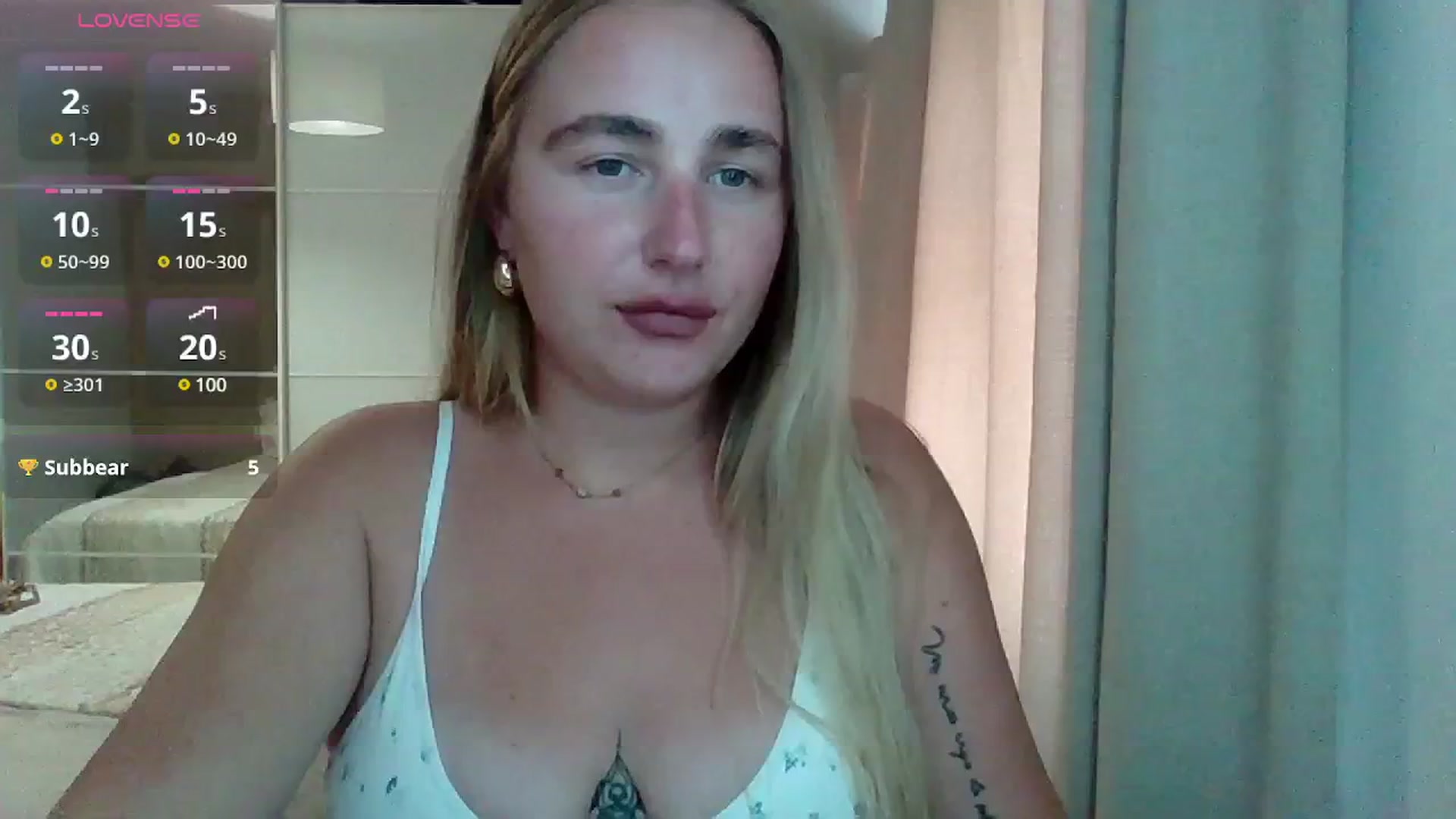 Gallery image thumbnail from Ameliaa98's myfreecams stream on, 06/04/2025, 15:32 image 3 of 20