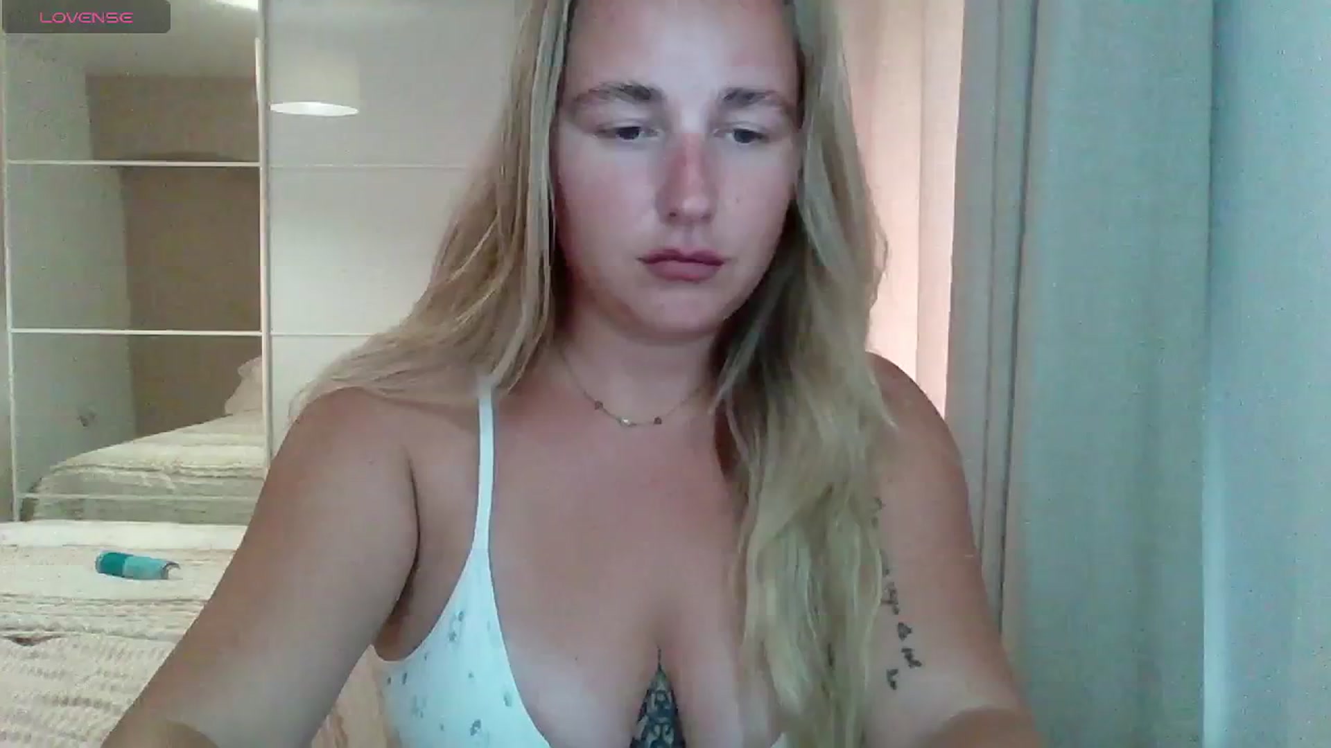 Gallery image thumbnail from Ameliaa98's myfreecams stream on, 07/18/2025, 10:35 image 6 of 20