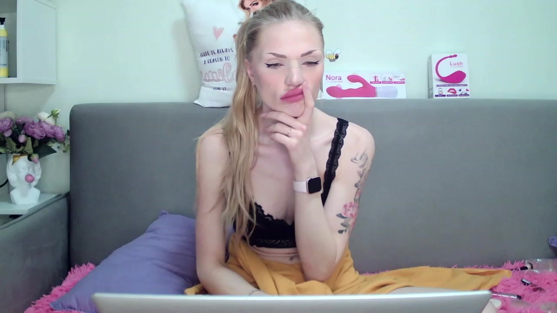 Gallery image thumbnail from AmelieDivine's myfreecams stream on, 05/28/2023, 23:15 image 17 of 20