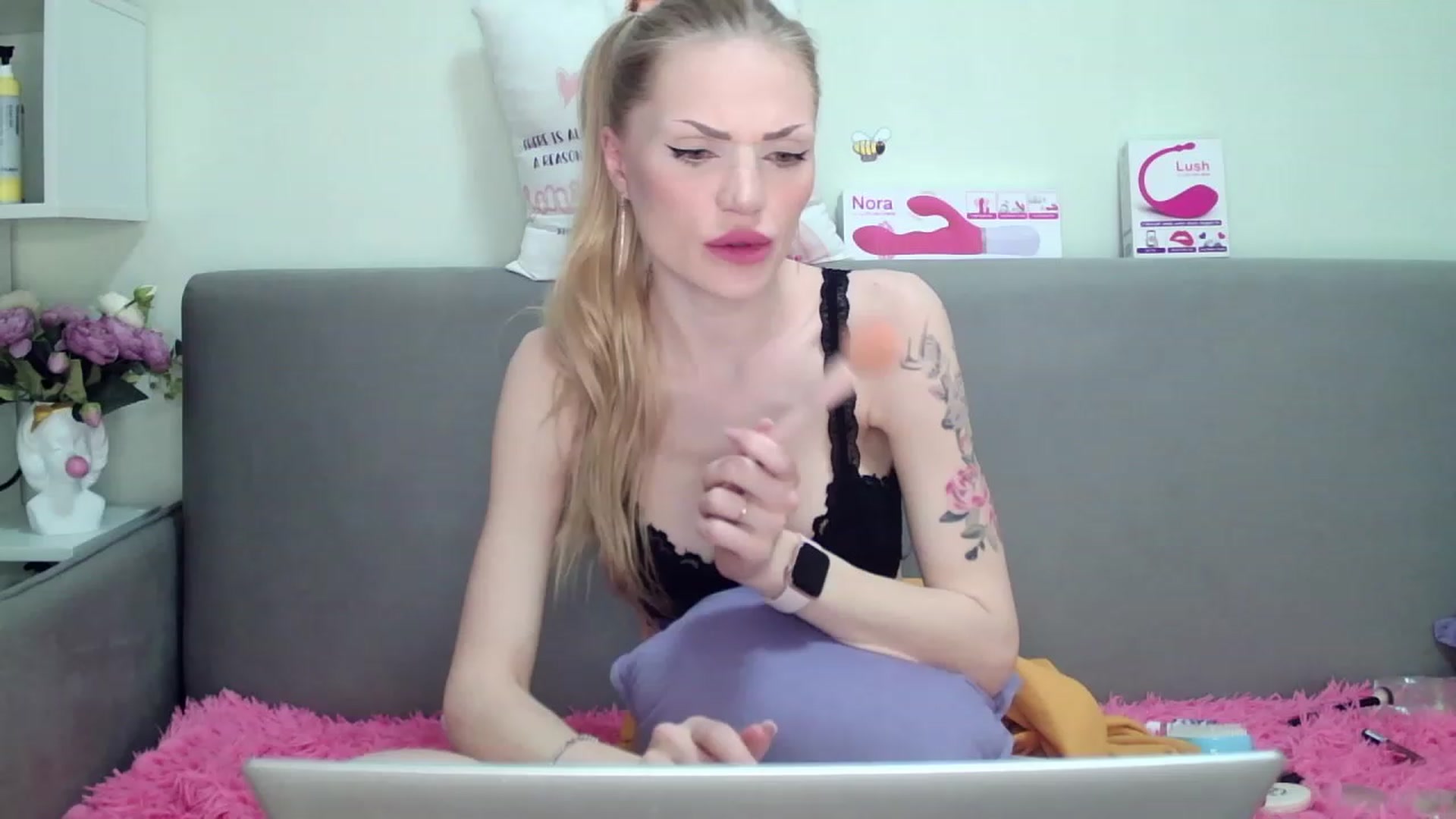 Gallery image thumbnail from AmelieDivine's myfreecams stream on, 05/28/2023, 23:15 image 1 of 20