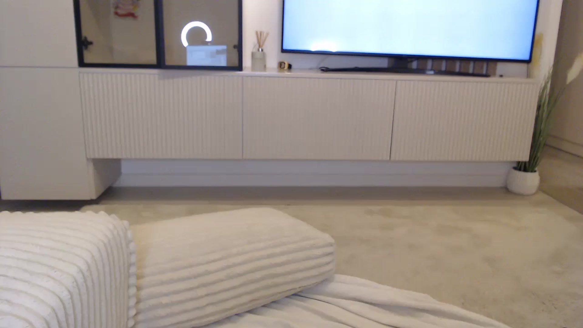 Gallery image thumbnail from AmelieSander's myfreecams stream on, 07/06/2025, 21:37 image 8 of 20
