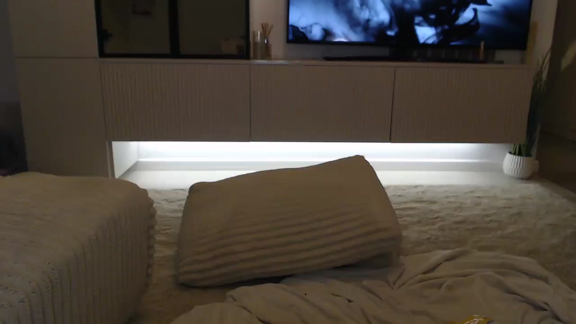 Gallery image thumbnail from AmelieSander's myfreecams stream on, 07/22/2025, 01:23 image 10 of 20