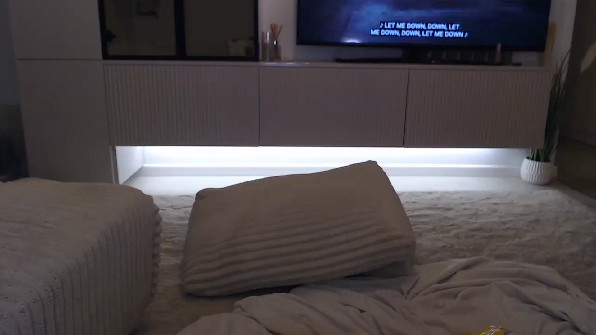 Gallery image thumbnail from AmelieSander's myfreecams stream on, 07/22/2025, 01:23 image 3 of 20