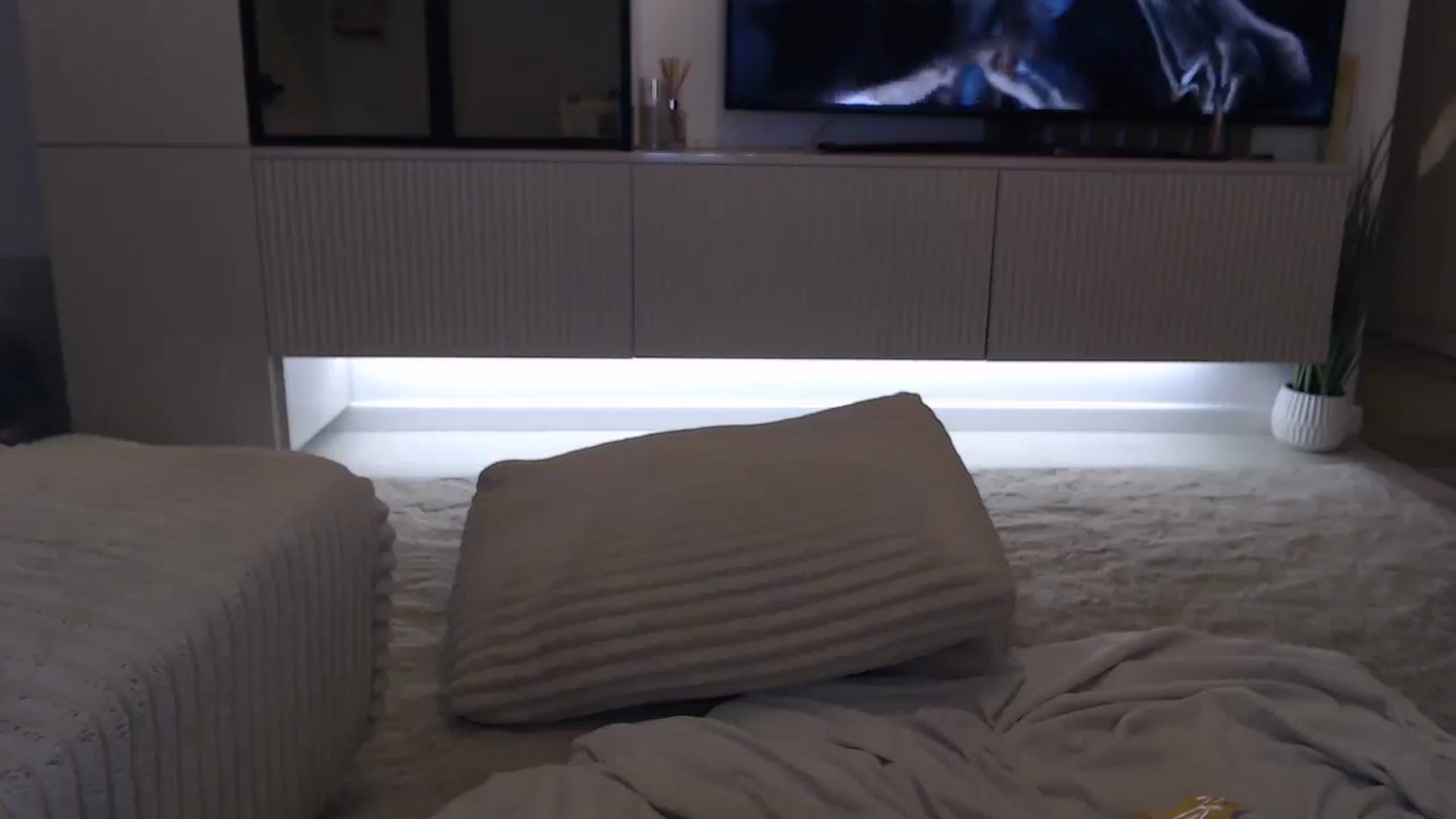 Gallery image thumbnail from AmelieSander's myfreecams stream on, 07/22/2025, 01:23 image 8 of 20