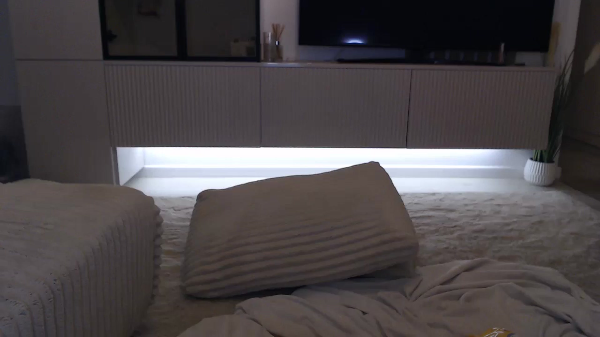 Gallery image thumbnail from AmelieSander's myfreecams stream on, 07/22/2025, 01:23 image 6 of 20
