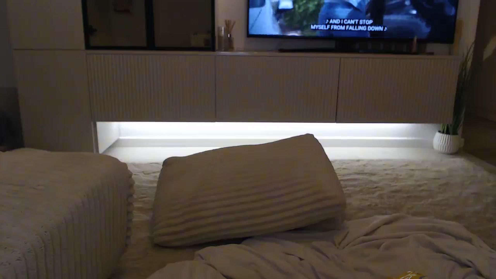 Gallery image thumbnail from AmelieSander's myfreecams stream on, 07/22/2025, 01:23 image 5 of 20