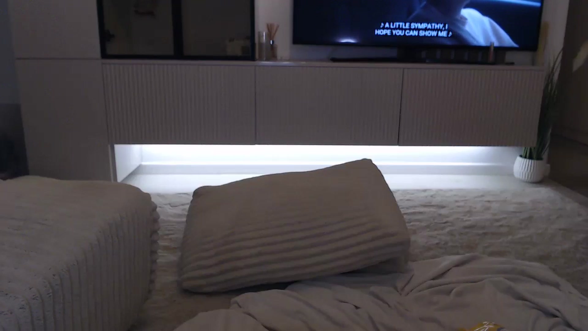 Gallery image thumbnail from AmelieSander's myfreecams stream on, 07/22/2025, 01:23 image 4 of 20