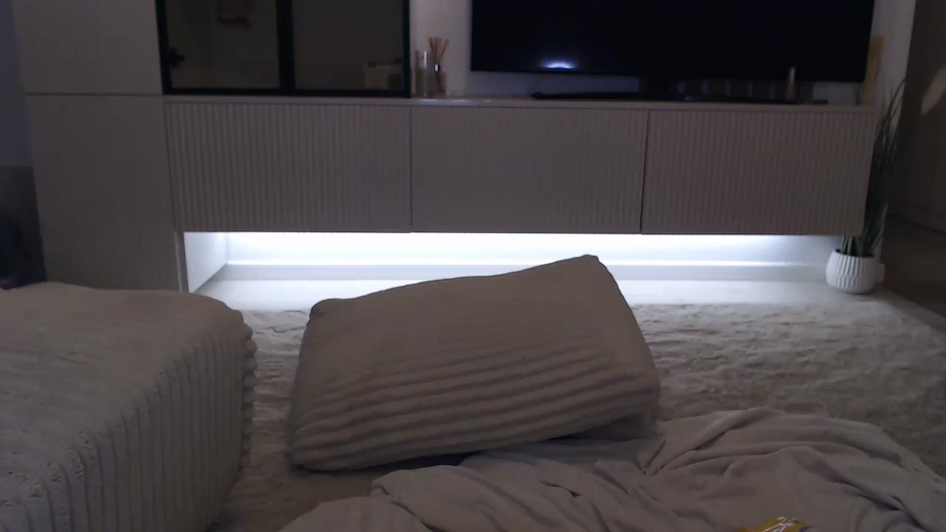Gallery image thumbnail from AmelieSander's myfreecams stream on, 07/22/2025, 01:23 image 7 of 20
