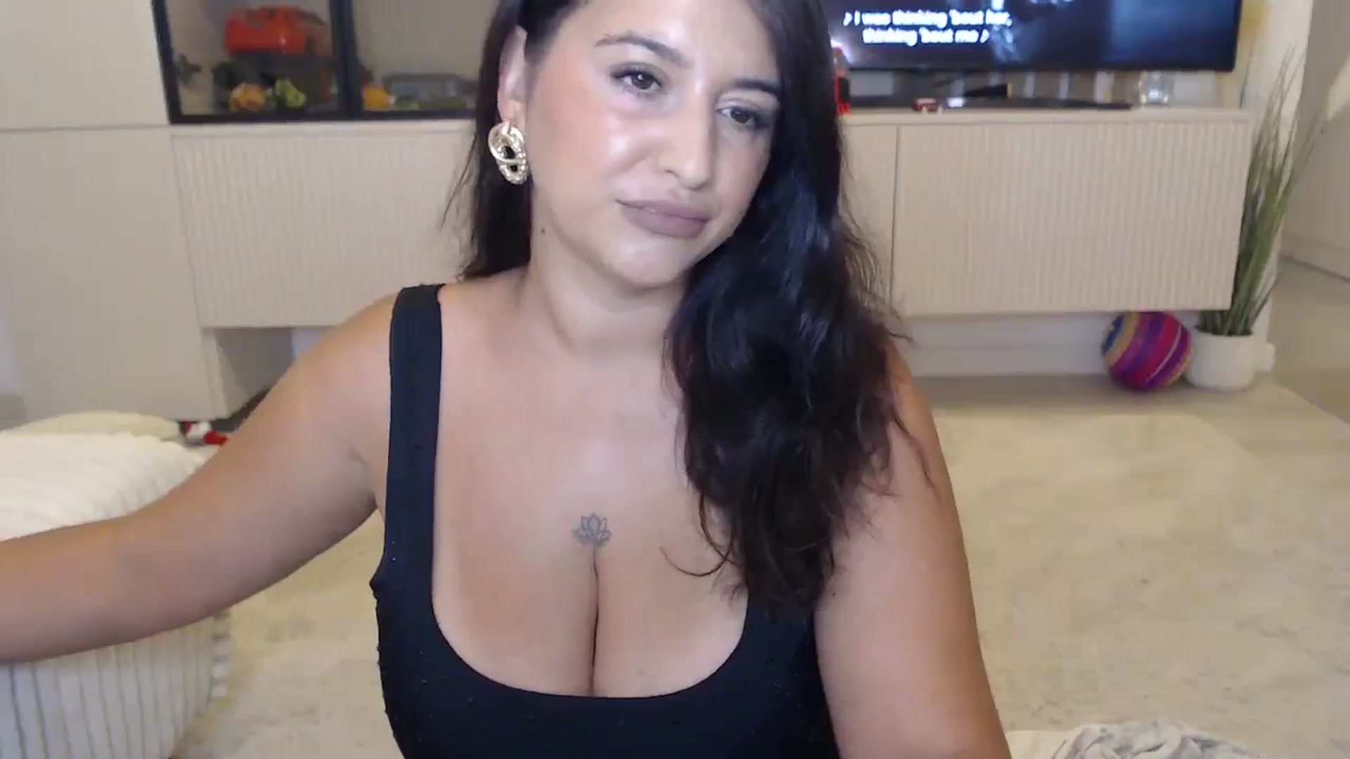 Gallery image thumbnail from AmelieSander's myfreecams stream on, 08/08/2025, 17:07 image 5 of 20