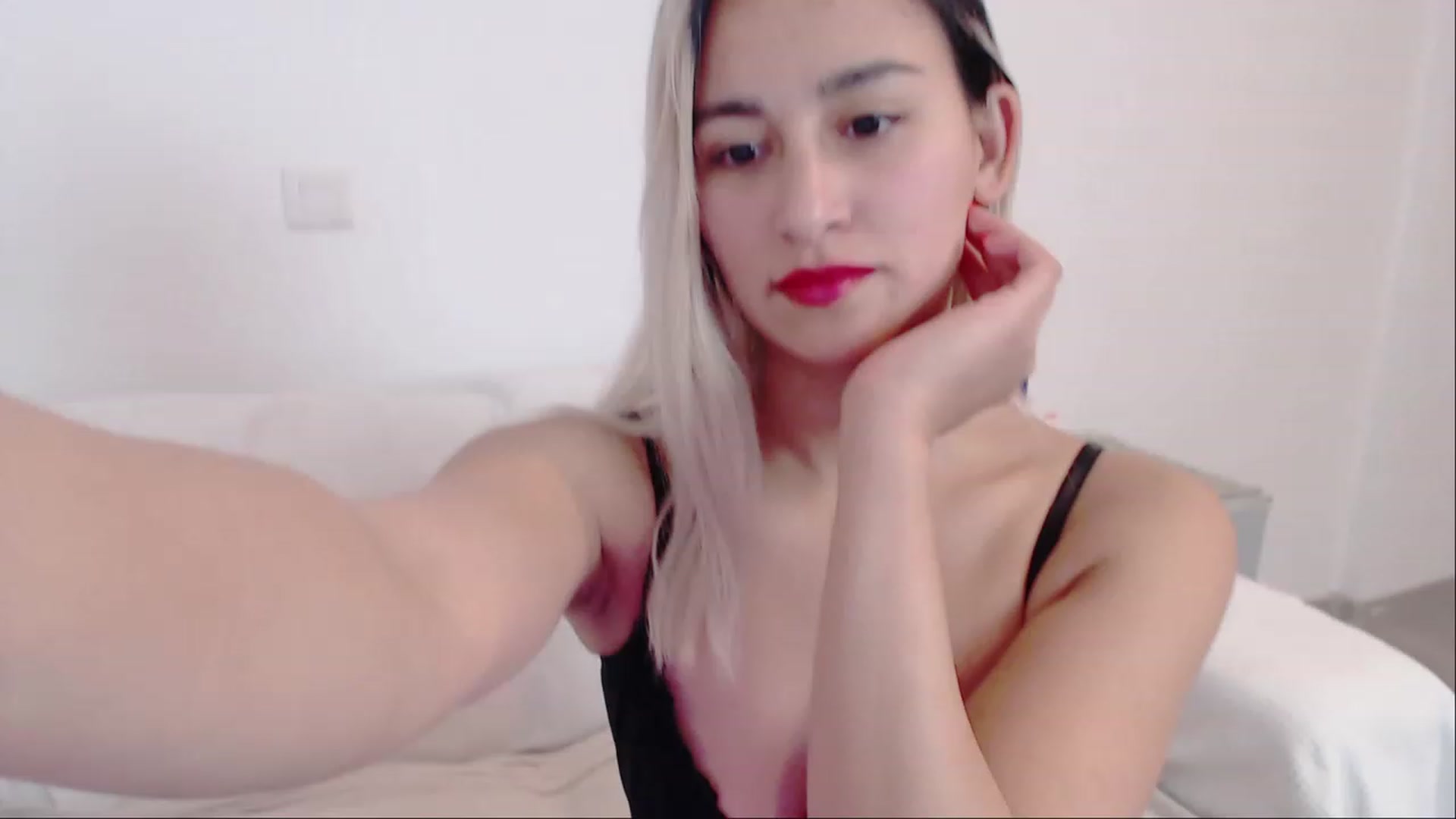 Gallery image thumbnail from Ameliehostess's myfreecams stream on, 02/09/2023, 22:32 image 3 of 20