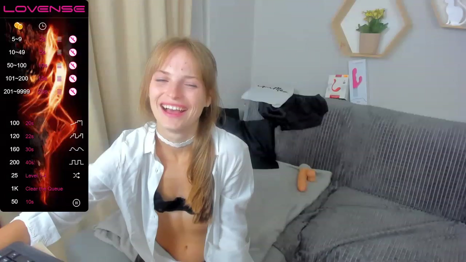 Gallery image thumbnail from AmelliaKim's myfreecams stream on, 11/19/2022, 19:19 image 14 of 20