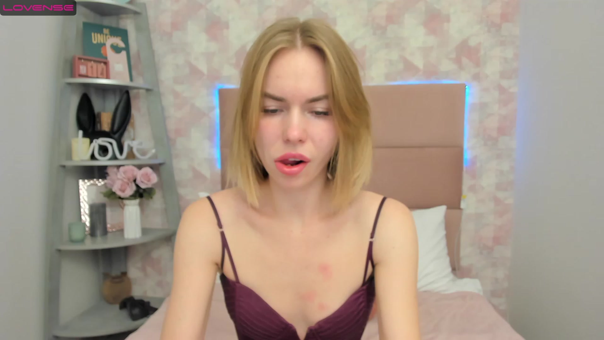 Gallery image thumbnail from AmelyKay's myfreecams stream on, 11/19/2022, 20:18 image 8 of 20