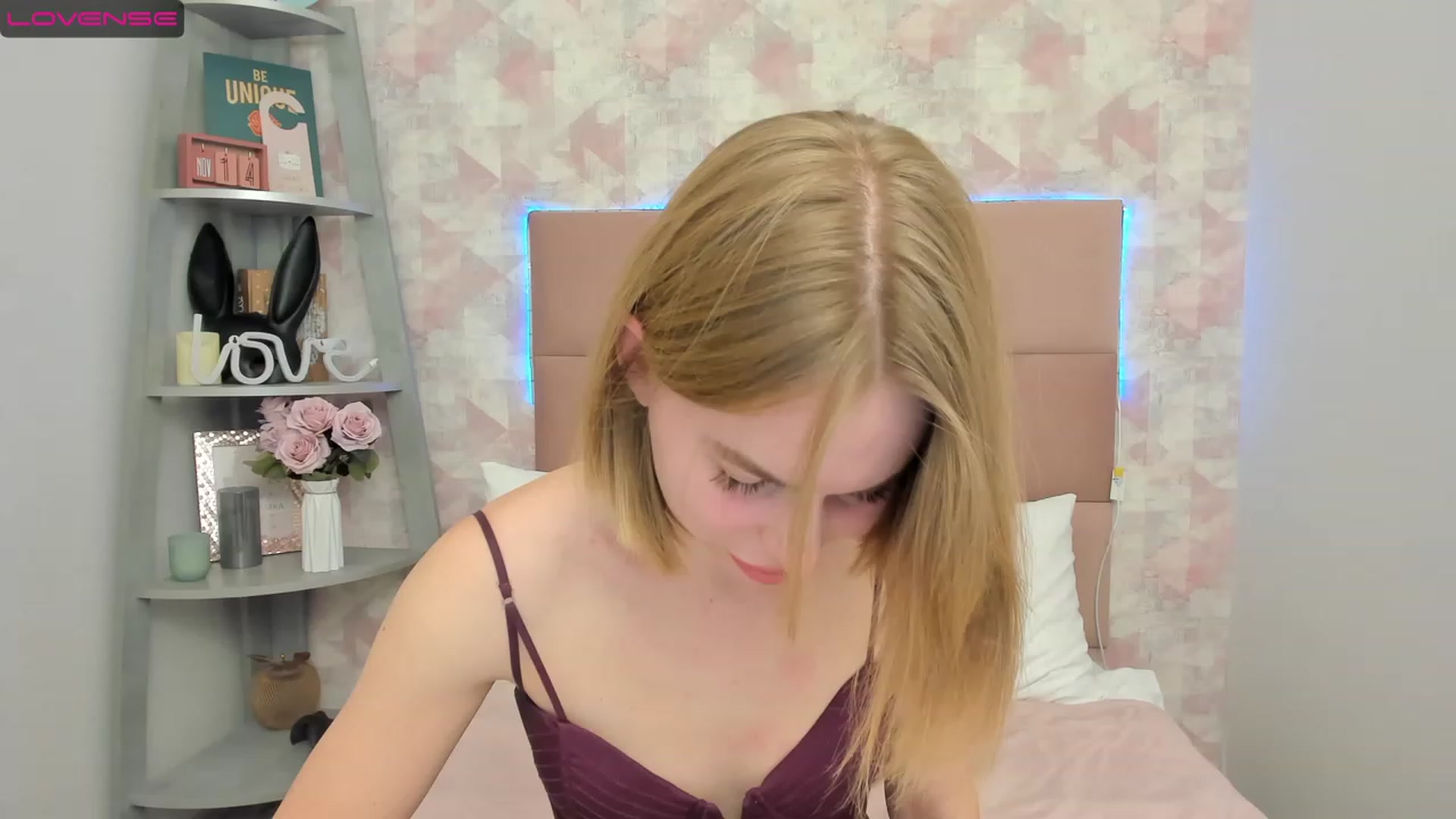 Gallery image thumbnail from AmelyKay's myfreecams stream on, 11/19/2022, 20:18 image 16 of 20