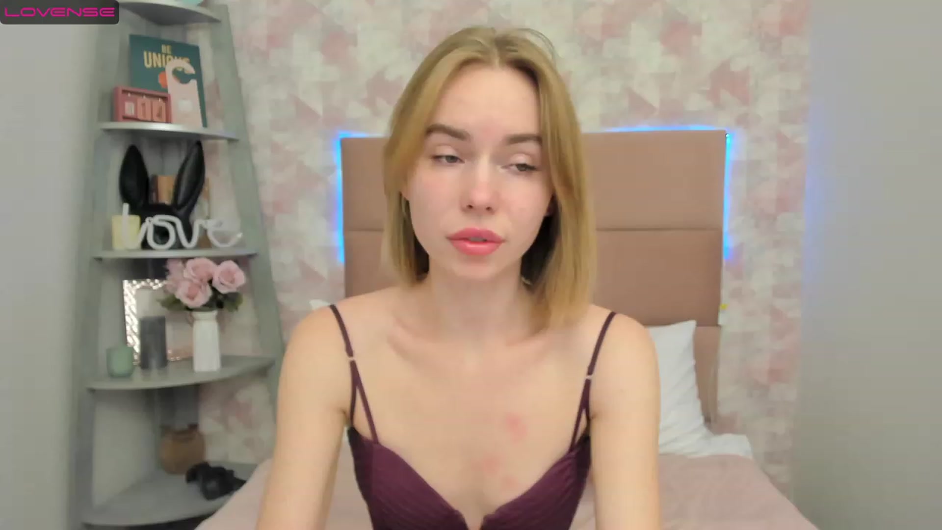 Gallery image thumbnail from AmelyKay's myfreecams stream on, 11/19/2022, 20:18 image 2 of 20
