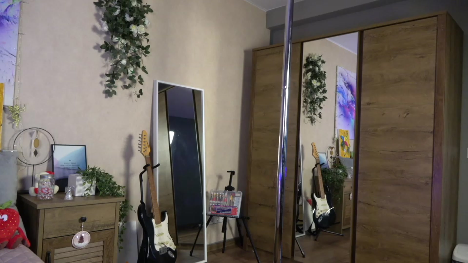 Gallery image thumbnail from Amerilyse's myfreecams stream on, 01/30/2023, 15:11 image 16 of 20