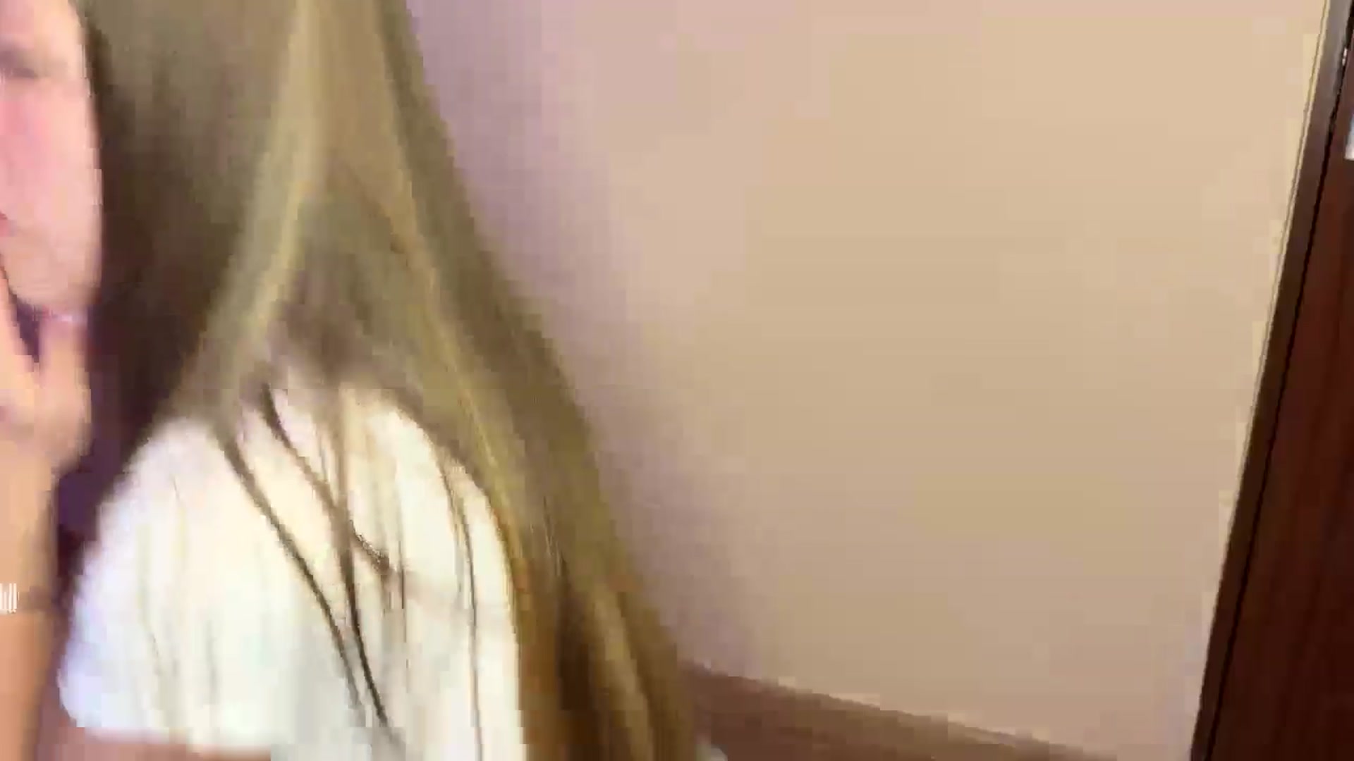 Gallery image thumbnail from Ameteur's myfreecams stream on, 05/13/2024, 20:12 image 15 of 20