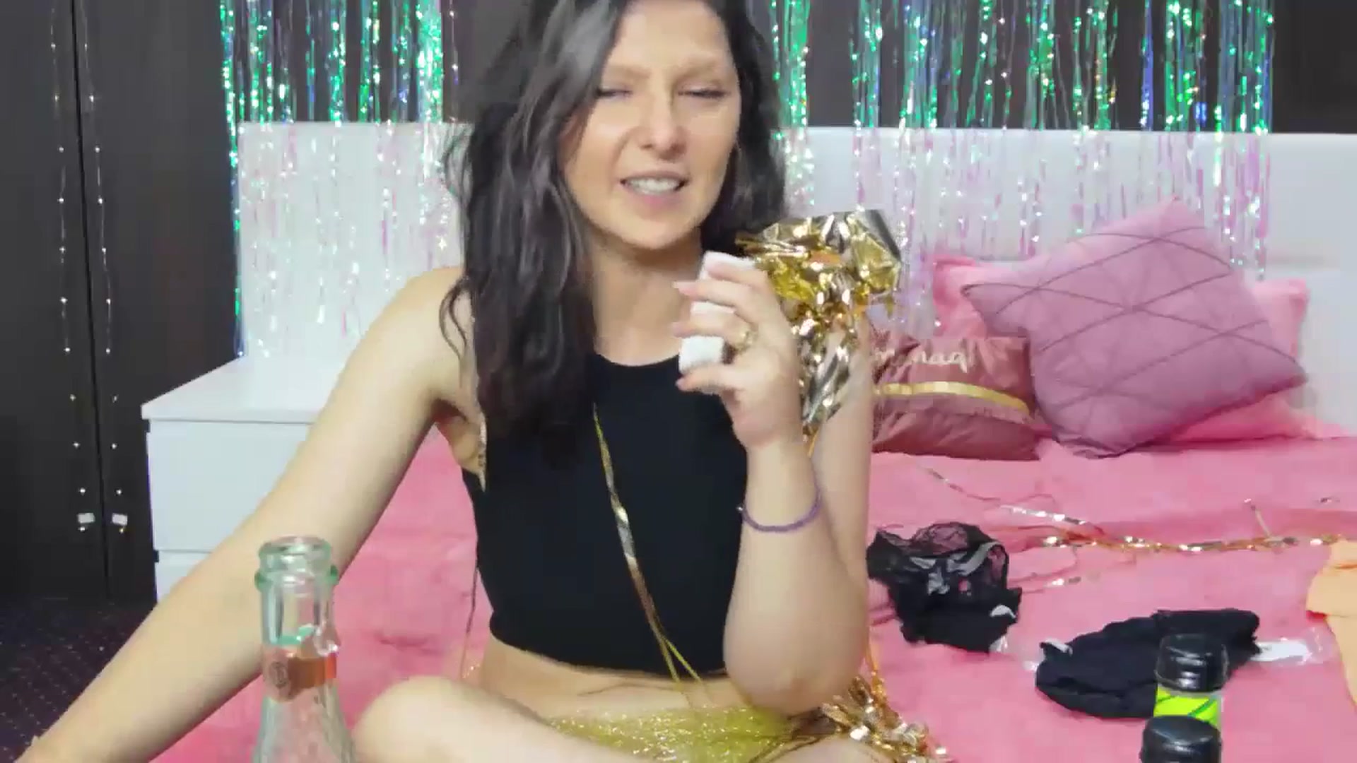 Gallery image thumbnail from AmethystCharm's myfreecams stream on, 07/01/2023, 18:41 image 17 of 20