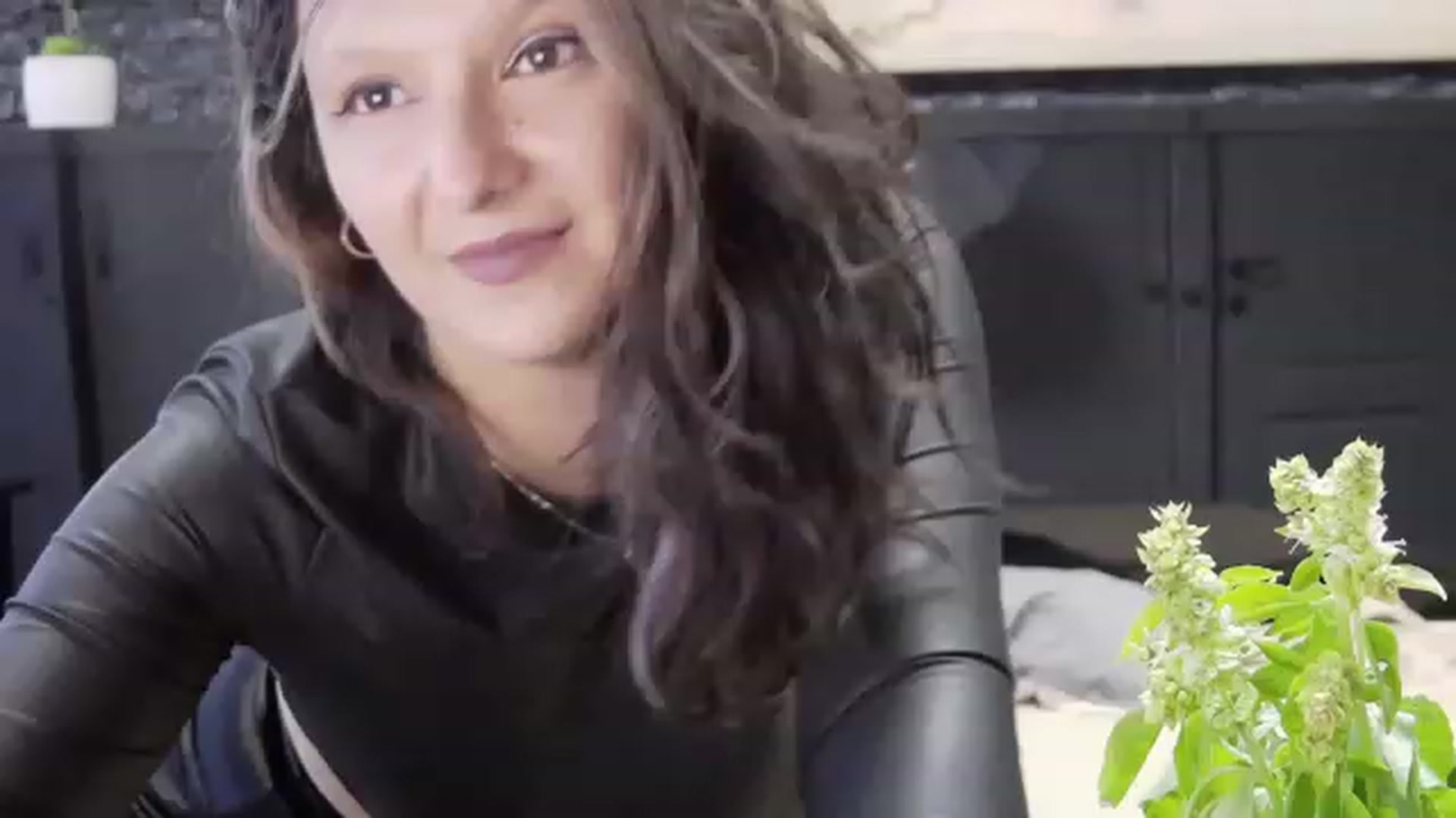 Gallery image thumbnail from AmethystCharm's myfreecams stream on, 07/05/2023, 18:07 image 11 of 20